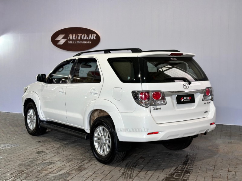 HILUX SW4 3.0 SRV 4X4 7 LUGARES 16V TURBO INTERCOOLER DIESEL 4P AUTOMÁTICO - 2013 - VACARIA