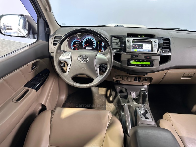 HILUX SW4 3.0 SRV 4X4 7 LUGARES 16V TURBO INTERCOOLER DIESEL 4P AUTOMÁTICO - 2013 - VACARIA