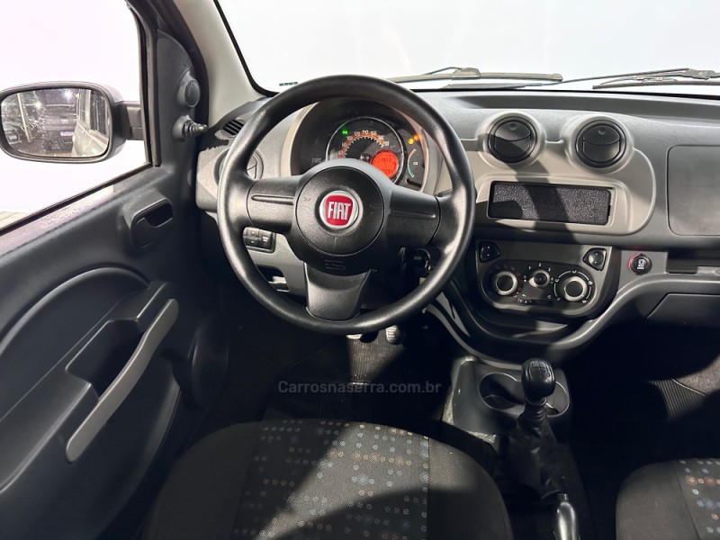 UNO 1.0 EVO VIVACE 8V FLEX 4P MANUAL - 2014 - VACARIA