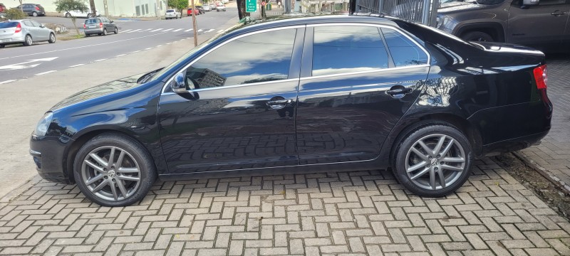 JETTA 2.5 I 20V 170CV GASOLINA 4P TIPTRONIC - 2010 - CAXIAS DO SUL