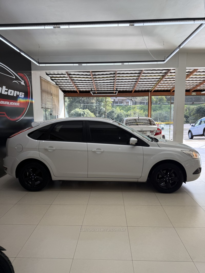 FOCUS 1.6 GLX 16V FLEX 4P MANUAL - 2012 - FARROUPILHA