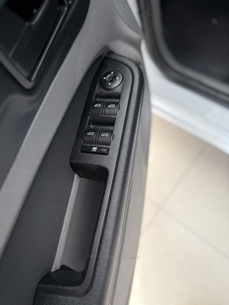 FOCUS 1.6 GLX 16V FLEX 4P MANUAL - 2012 - FARROUPILHA