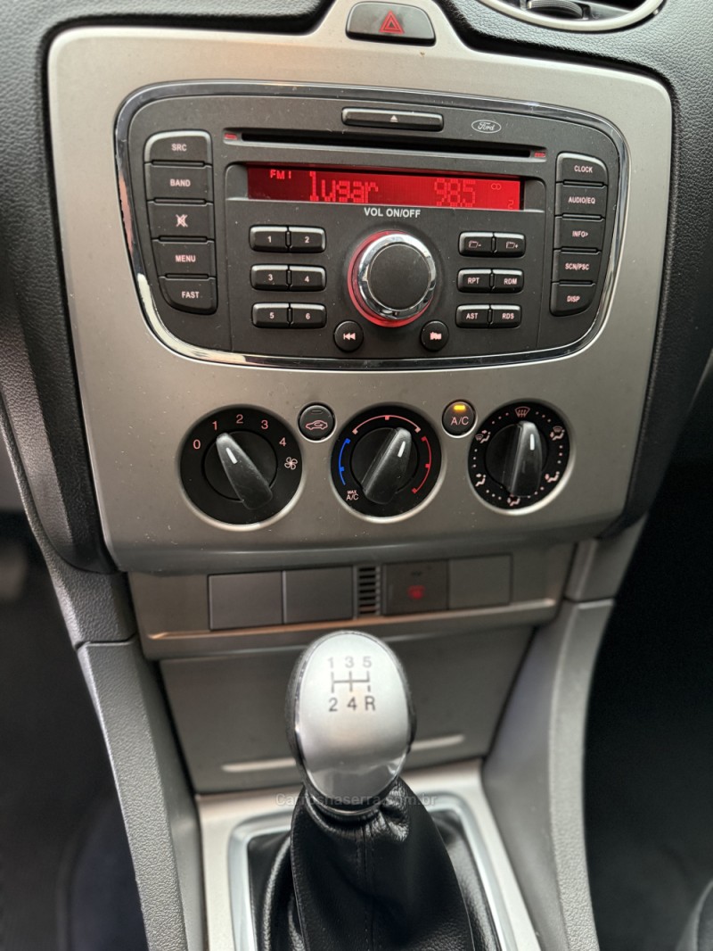 FOCUS 1.6 GLX 16V FLEX 4P MANUAL - 2012 - FARROUPILHA
