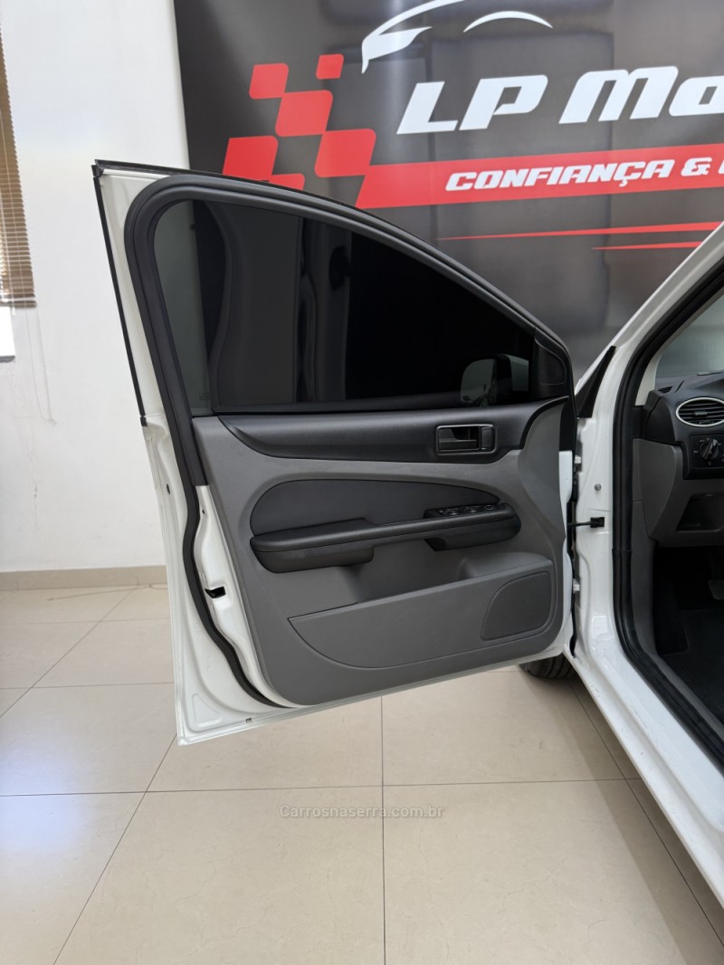 FOCUS 1.6 GLX 16V FLEX 4P MANUAL - 2012 - FARROUPILHA
