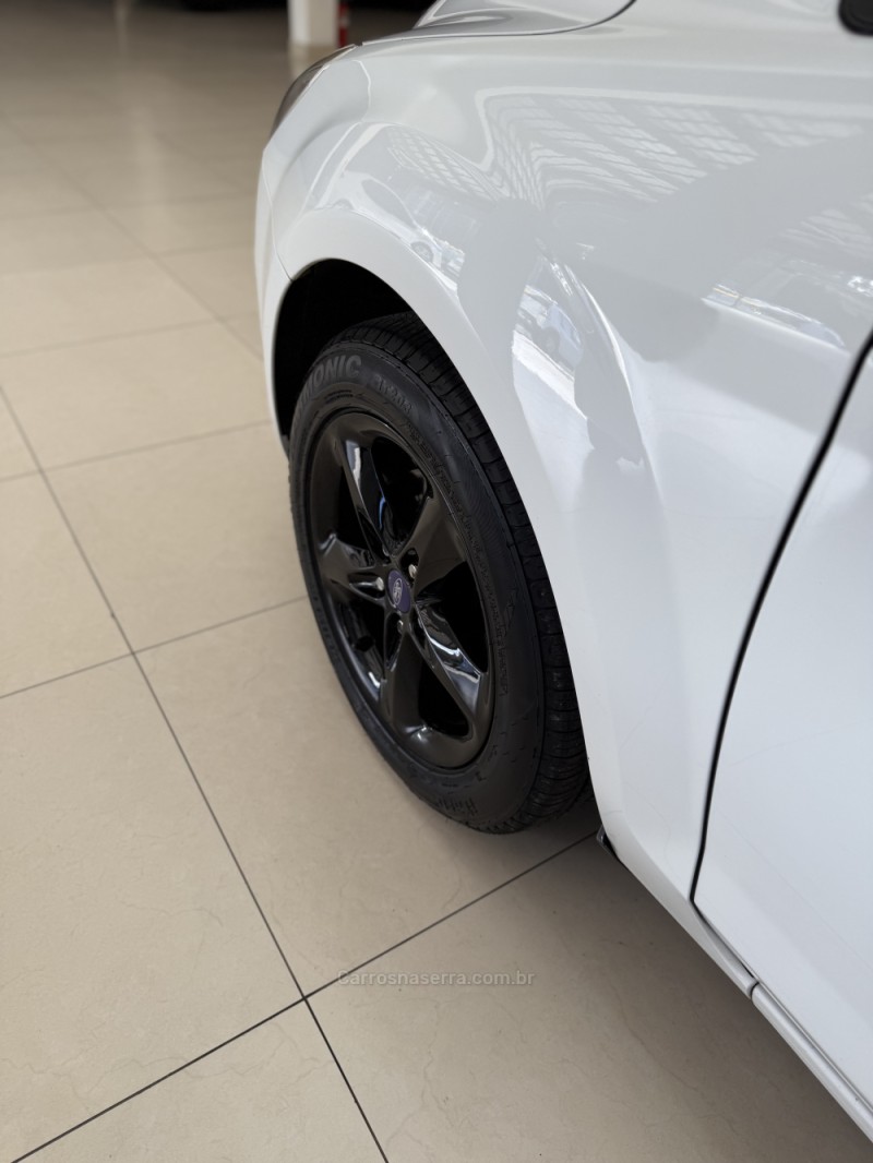FOCUS 1.6 GLX 16V FLEX 4P MANUAL - 2012 - FARROUPILHA