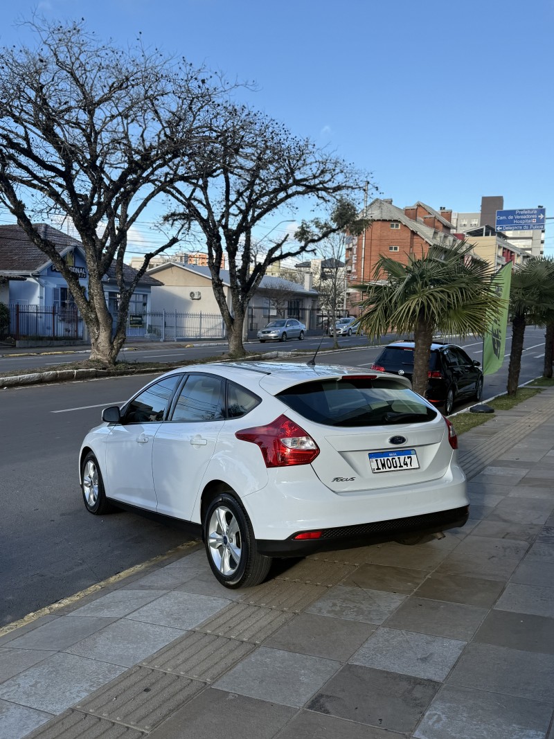 FOCUS 1.6 S 16V FLEX 4P MANUAL - 2015 - FARROUPILHA