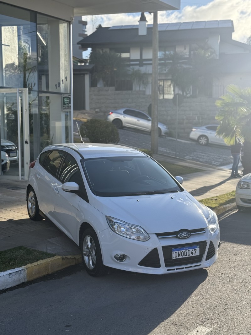 FOCUS 1.6 S 16V FLEX 4P MANUAL - 2015 - FARROUPILHA