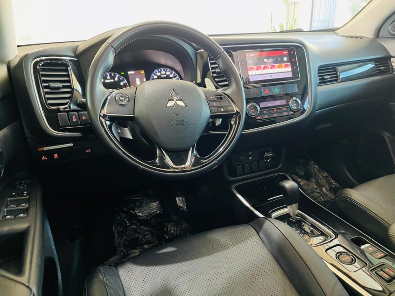 OUTLANDER 3.0 GT 4X4 V6 24V GASOLINA 4P AUTOMÁTICO - 2018 - CAXIAS DO SUL