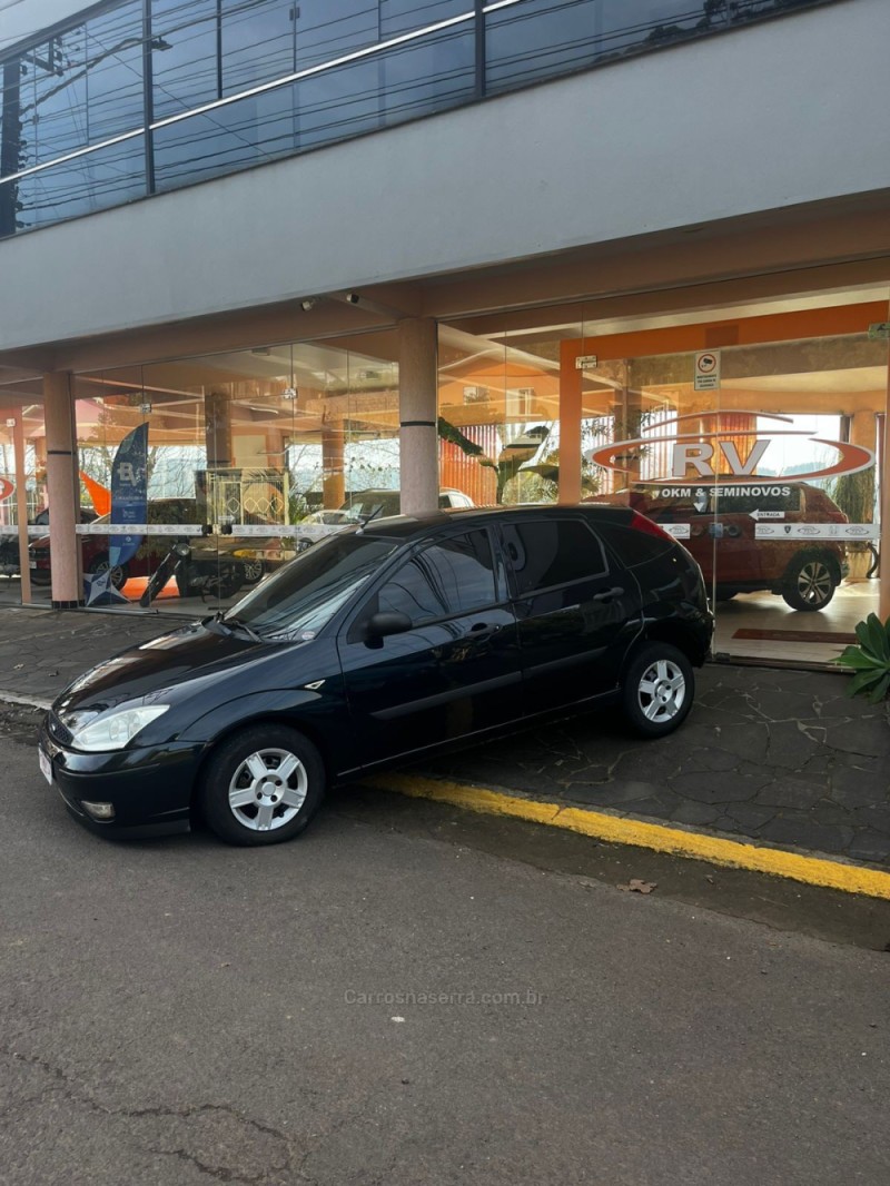 FOCUS 1.6 8V FLEX 4P MANUAL - 2009 - CARLOS BARBOSA