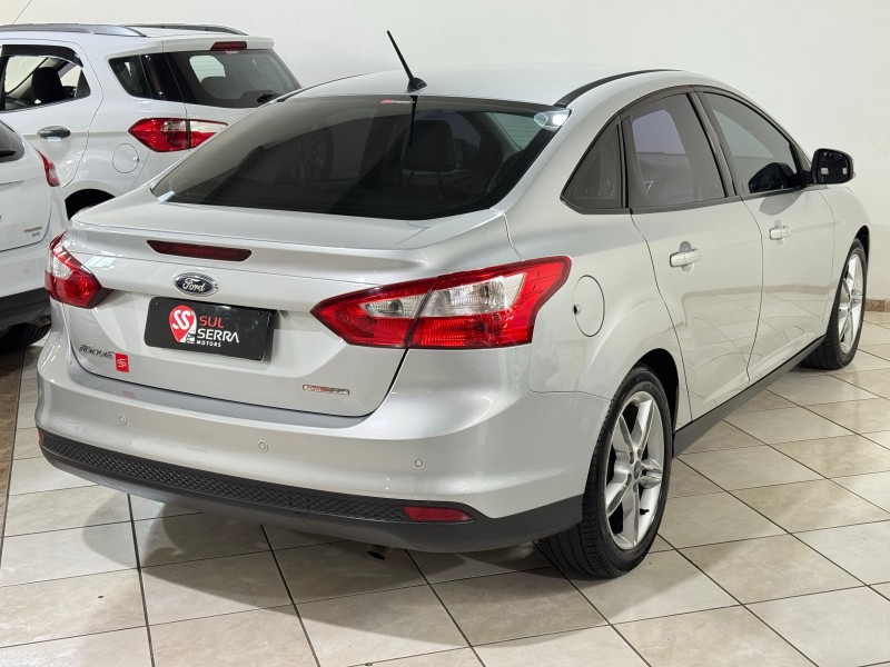 FOCUS 2.0 SE SEDAN 16V FLEX 4P AUTOMÁTICO - 2014 - CAXIAS DO SUL