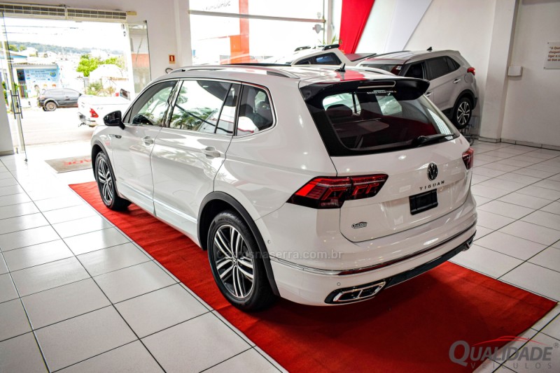 TIGUAN 2.0 ALLSPACE R-LINE 300 TSI GASOLINA 4P AUTOMÁTICO - 2025 - SANTA CRUZ DO SUL
