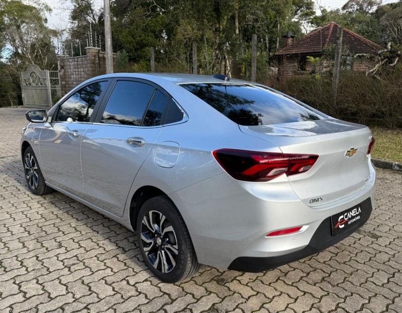 ONIX 1.0	PREMIER PLUS 12V TURBO FLEX 4P AUTOMÁTICO - 2023 - CANELA