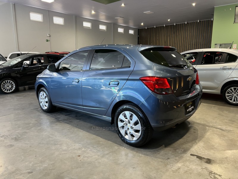ONIX 1.4 MPFI LT 8V FLEX 4P MANUAL - 2015 - CAXIAS DO SUL