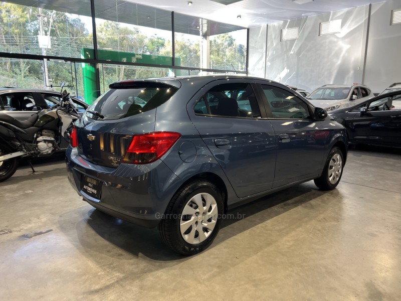 ONIX 1.4 MPFI LT 8V FLEX 4P MANUAL - 2015 - CAXIAS DO SUL