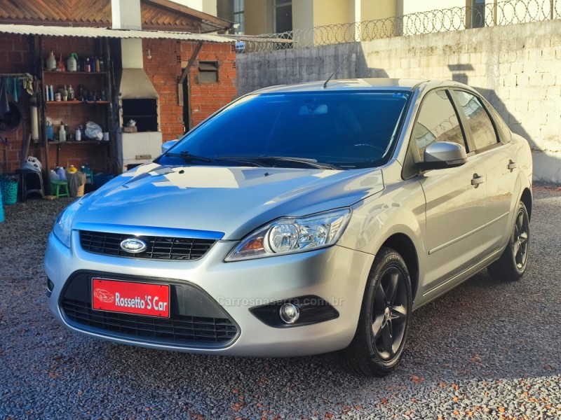 FOCUS 2.0 GLX 16V GASOLINA 4P MANUAL - 2011 - FARROUPILHA