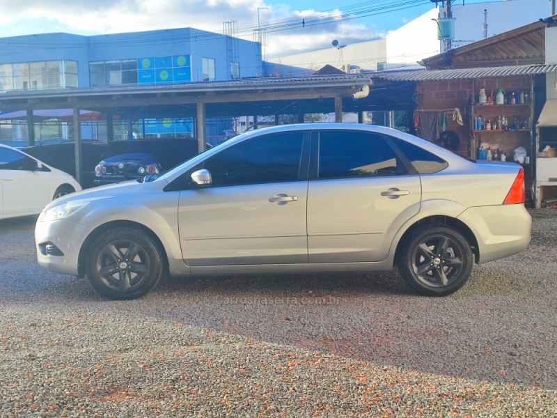 FOCUS 2.0 GLX 16V GASOLINA 4P MANUAL - 2011 - FARROUPILHA