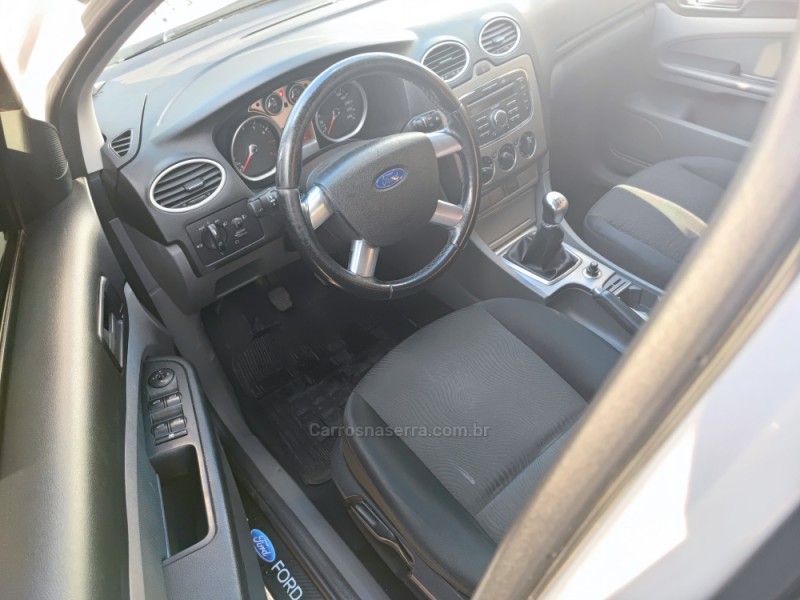 FOCUS 2.0 GLX 16V GASOLINA 4P MANUAL - 2011 - FARROUPILHA