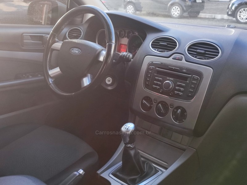 FOCUS 2.0 GLX 16V GASOLINA 4P MANUAL - 2011 - FARROUPILHA