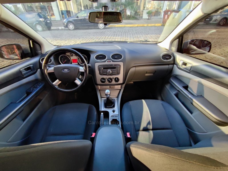 FOCUS 2.0 GLX 16V GASOLINA 4P MANUAL - 2011 - FARROUPILHA