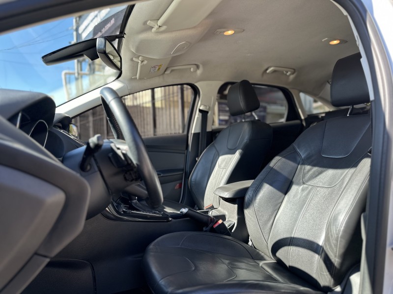 FOCUS 2.0 TITANIUM FASTBACK 16V FLEX 4P AUTOMÁTICO - 2016 - CAXIAS DO SUL