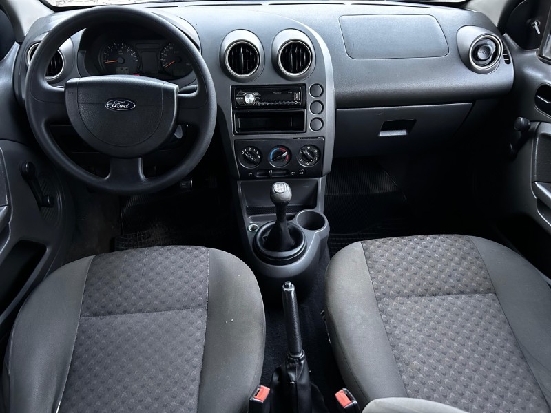 FIESTA 1.0 MPI 8V GASOLINA 4P MANUAL - 2005 - TRêS COROAS