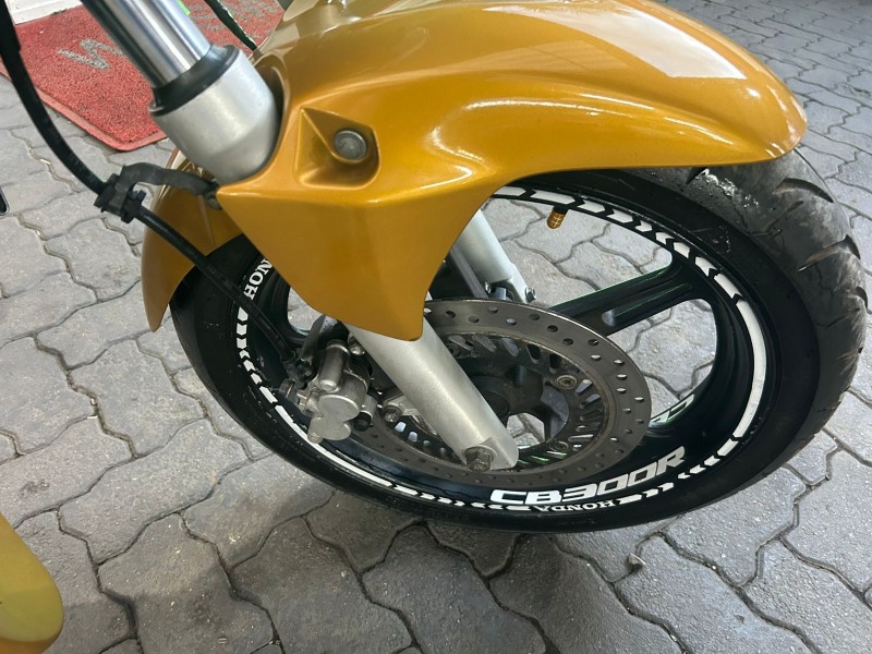 CB 300R ABS - 2011 - TRêS COROAS