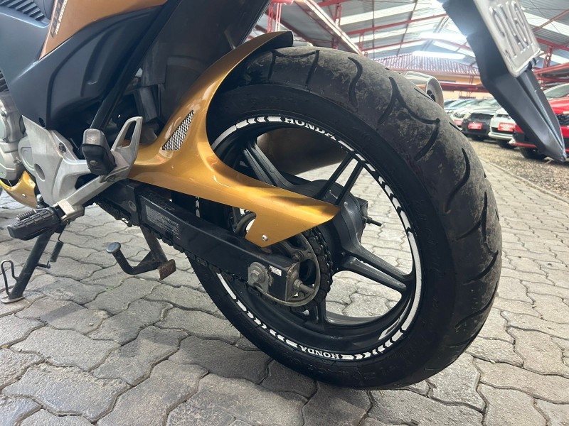 CB 300R ABS - 2011 - TRêS COROAS