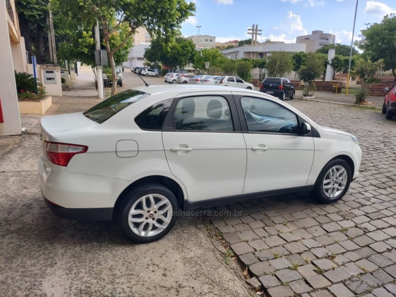 GRAND SIENA 1.6 MPI ESSENCE SUBLIME 16V FLEX 4P AUTOMATIZADO - 2017 - GUAPORé