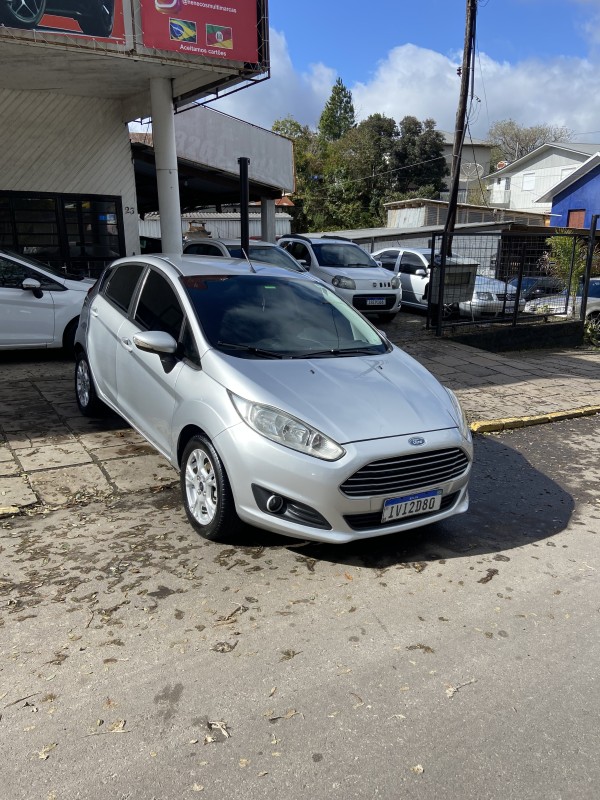 fiesta 1.6 se hatch 16v flex 4p manual 2014 farroupilha