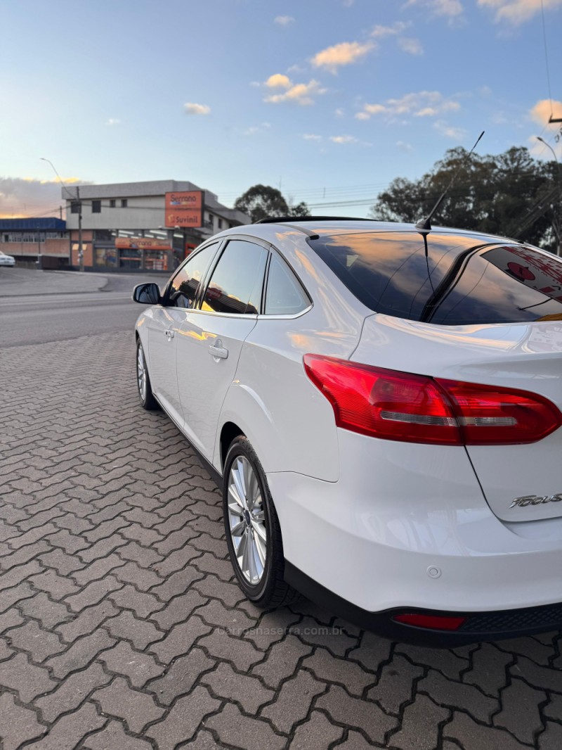 FOCUS 2.0 TITANIUM SEDAN 16V FLEX 4P AUTOMÁTICO - 2017 - CAXIAS DO SUL