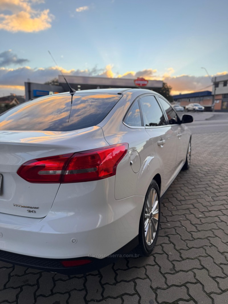 FOCUS 2.0 TITANIUM SEDAN 16V FLEX 4P AUTOMÁTICO - 2017 - CAXIAS DO SUL