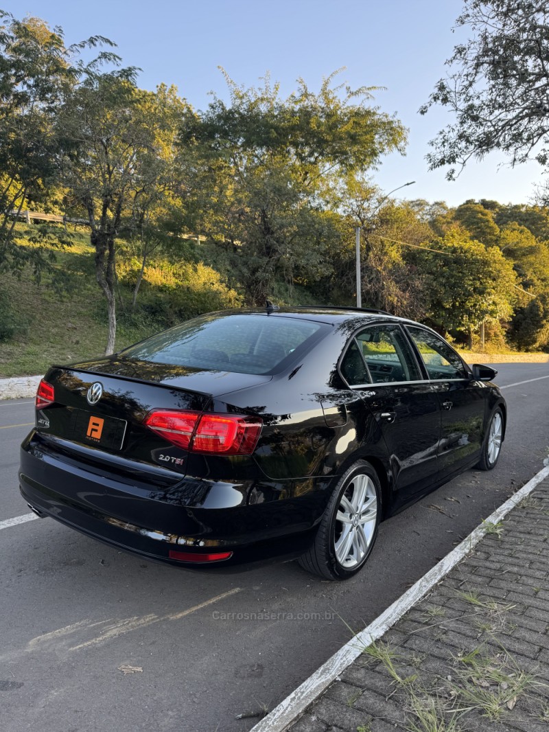 JETTA 2.0 TSI HIGHLINE 211CV GASOLINA 4P DSG - 2016 - NOVA ARAçá