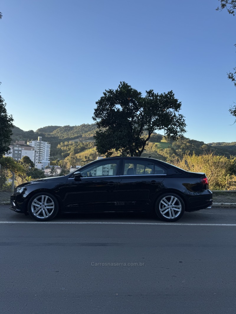 JETTA 2.0 TSI HIGHLINE 211CV GASOLINA 4P DSG - 2016 - NOVA ARAçá