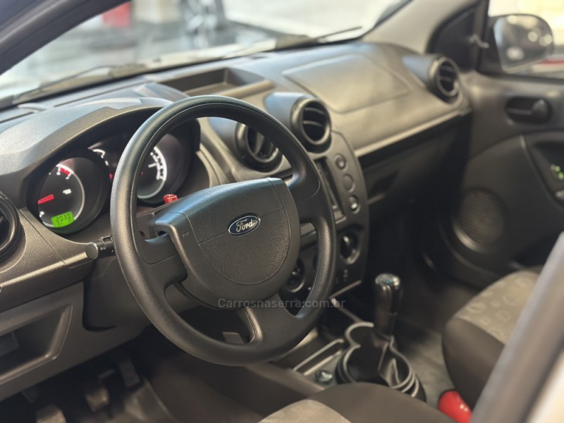 FIESTA 1.6 ROCAM HATCH 8V FLEX 4P MANUAL - 2011 - ESTâNCIA VELHA