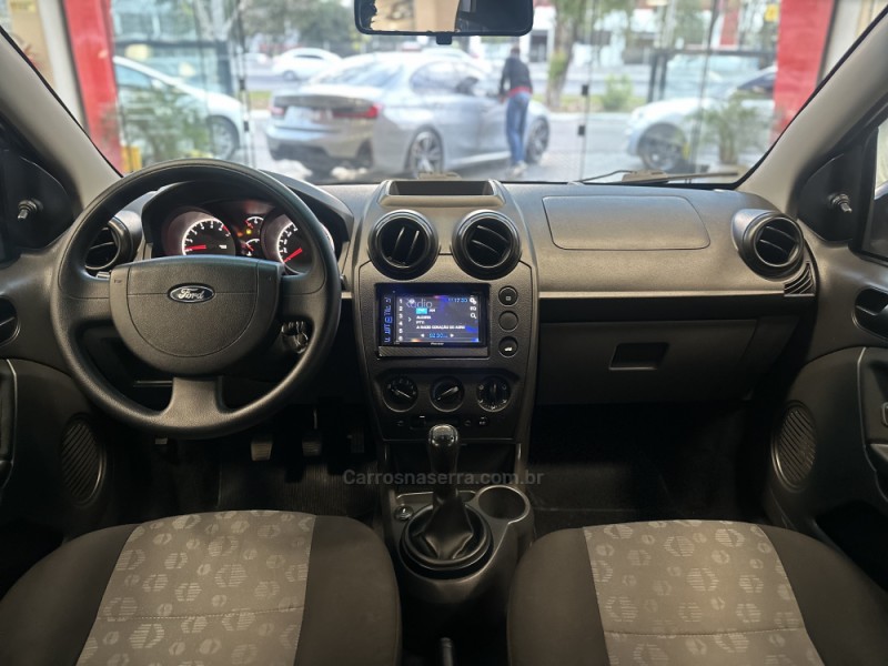 FIESTA 1.6 ROCAM HATCH 8V FLEX 4P MANUAL - 2011 - ESTâNCIA VELHA