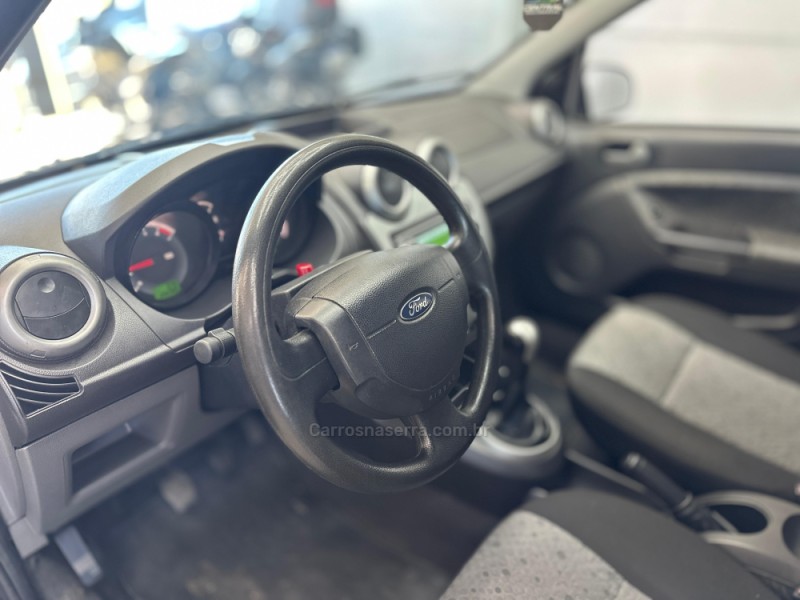 FIESTA 1.6 MPI CLASS 8V GASOLINA 4P MANUAL - 2013 - VACARIA