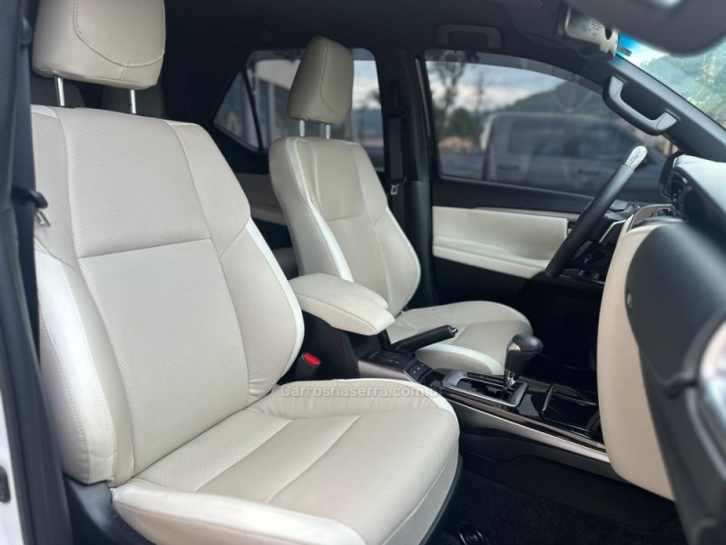 HILUX SW4 2.8 SRX 4X4 DIAMOND 16V TURBO DIESEL 4P 7 LUGARES AUTOMÁTICO - 2024 - TUPANDI