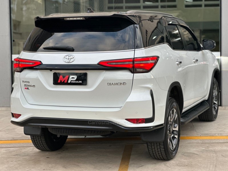 HILUX SW4 2.8 SRX 4X4 DIAMOND 16V TURBO DIESEL 4P 7 LUGARES AUTOMÁTICO - 2024 - TUPANDI