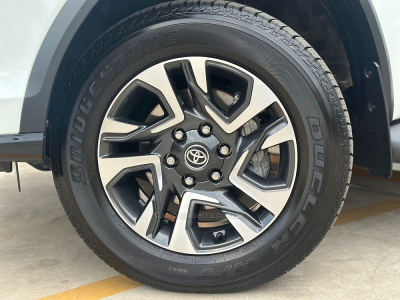 HILUX SW4 2.8 SRX 4X4 DIAMOND 16V TURBO DIESEL 4P 7 LUGARES AUTOMÁTICO - 2024 - TUPANDI