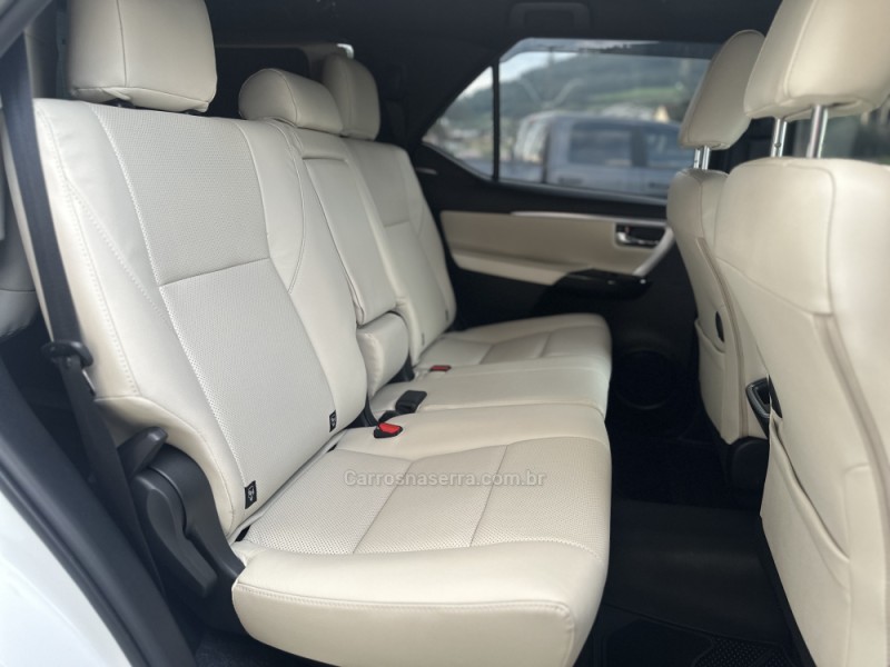 HILUX SW4 2.8 SRX 4X4 DIAMOND 16V TURBO DIESEL 4P 7 LUGARES AUTOMÁTICO - 2024 - TUPANDI