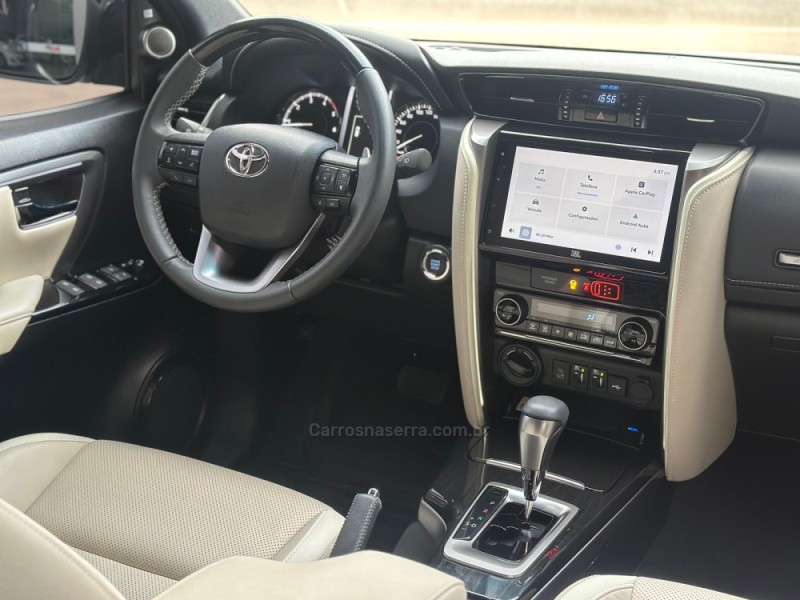 HILUX SW4 2.8 SRX 4X4 DIAMOND 16V TURBO DIESEL 4P 7 LUGARES AUTOMÁTICO - 2024 - TUPANDI