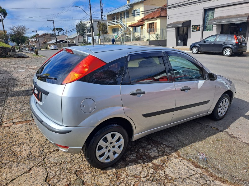 FOCUS 1.6 GL 8V FLEX 4P MANUAL - 2009 - FARROUPILHA