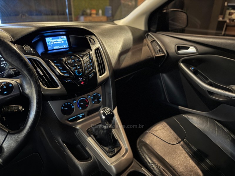 FOCUS 1.6 SE PLUS 16V FLEX 4P MANUAL - 2015 - FARROUPILHA