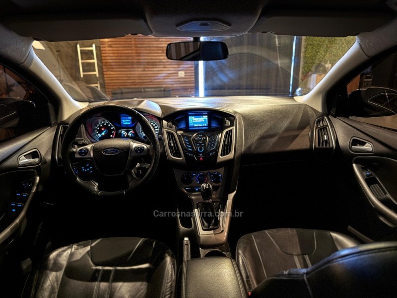 FOCUS 1.6 SE PLUS 16V FLEX 4P MANUAL - 2015 - FARROUPILHA