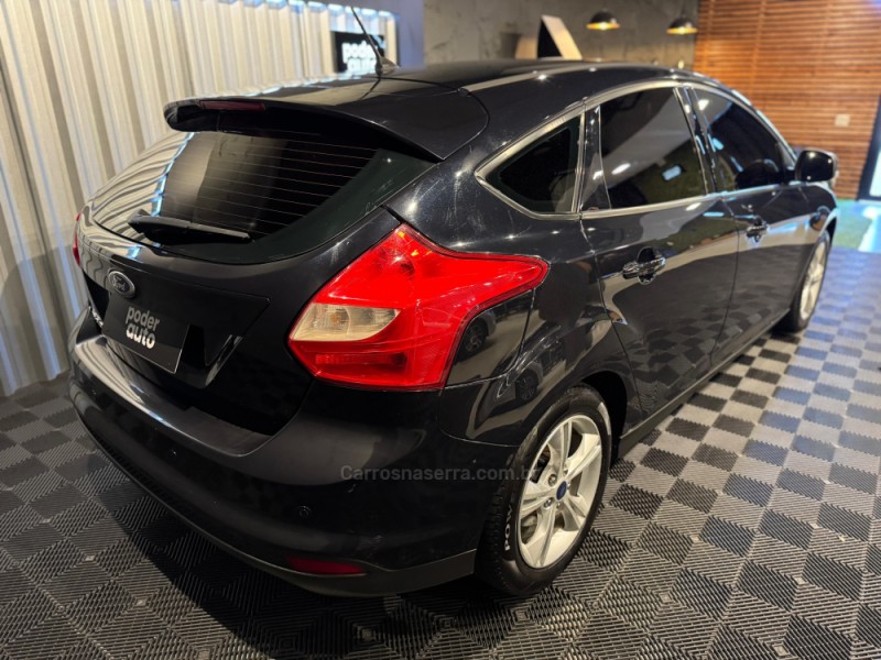 FOCUS 1.6 SE PLUS 16V FLEX 4P MANUAL - 2015 - FARROUPILHA