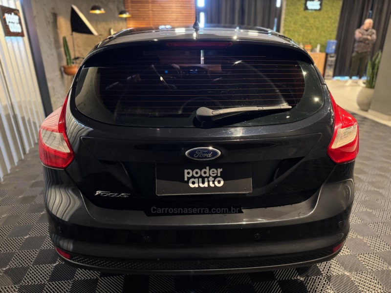 FOCUS 1.6 SE PLUS 16V FLEX 4P MANUAL - 2015 - FARROUPILHA