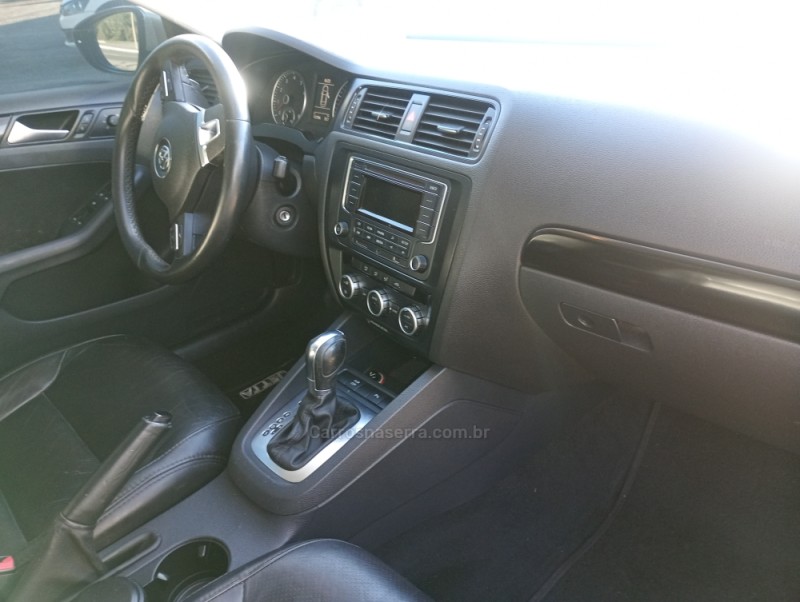 JETTA 2.0 COMFORTLINE FLEX 4P TIPTRONIC - 2013 - FARROUPILHA