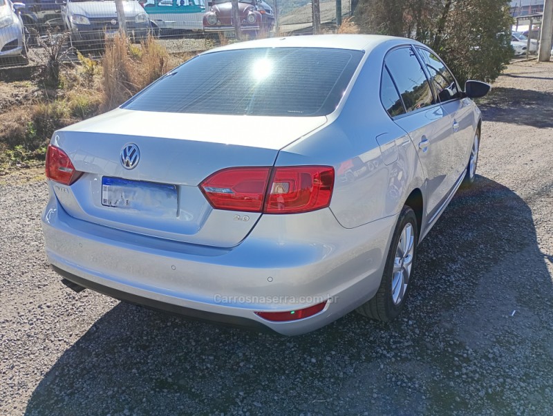 JETTA 2.0 COMFORTLINE FLEX 4P TIPTRONIC - 2013 - FARROUPILHA
