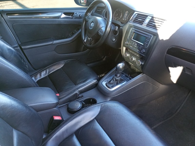 JETTA 2.0 COMFORTLINE FLEX 4P TIPTRONIC - 2013 - FARROUPILHA
