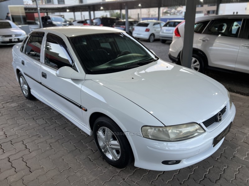 VECTRA 2.2 MPFI GLS 8V GASOLINA 4P MANUAL - 2001 - BOM PRINCíPIO
